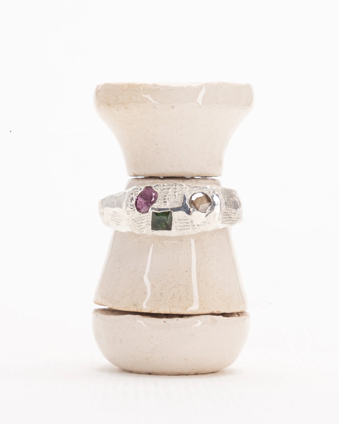 anello con diamante brown e zaffiri