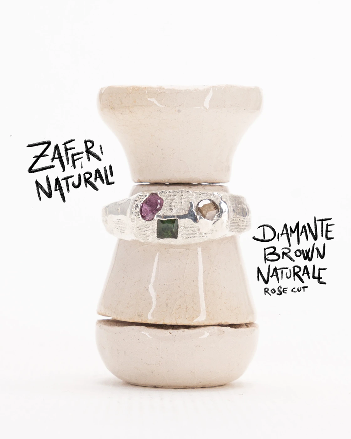 anello con diamante brown e zaffiri